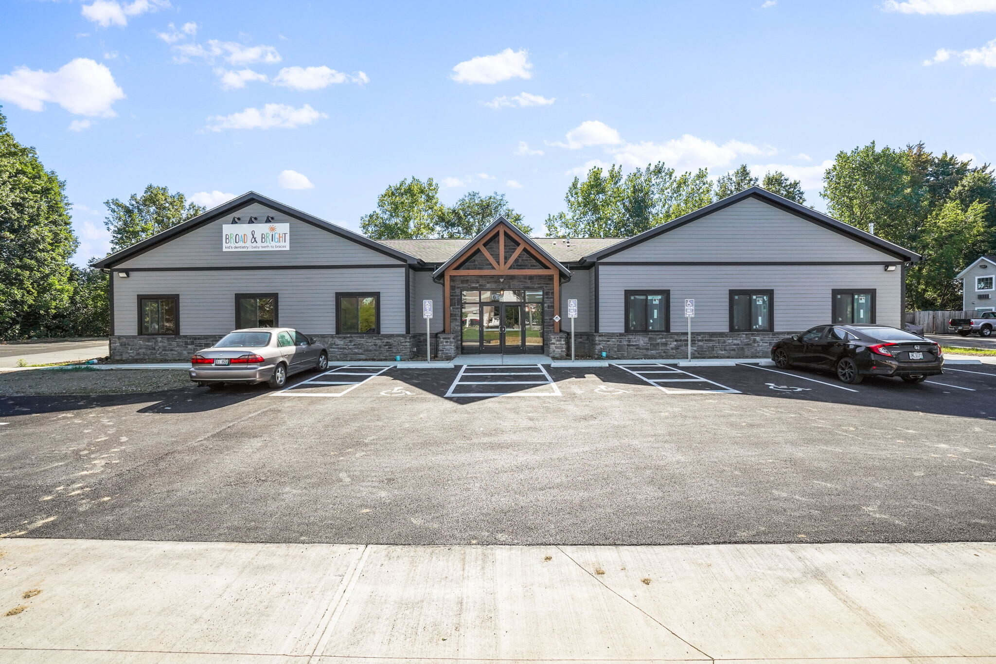 6351 E Broad St, Columbus, OH for lease Building Photo- Image 1 of 6