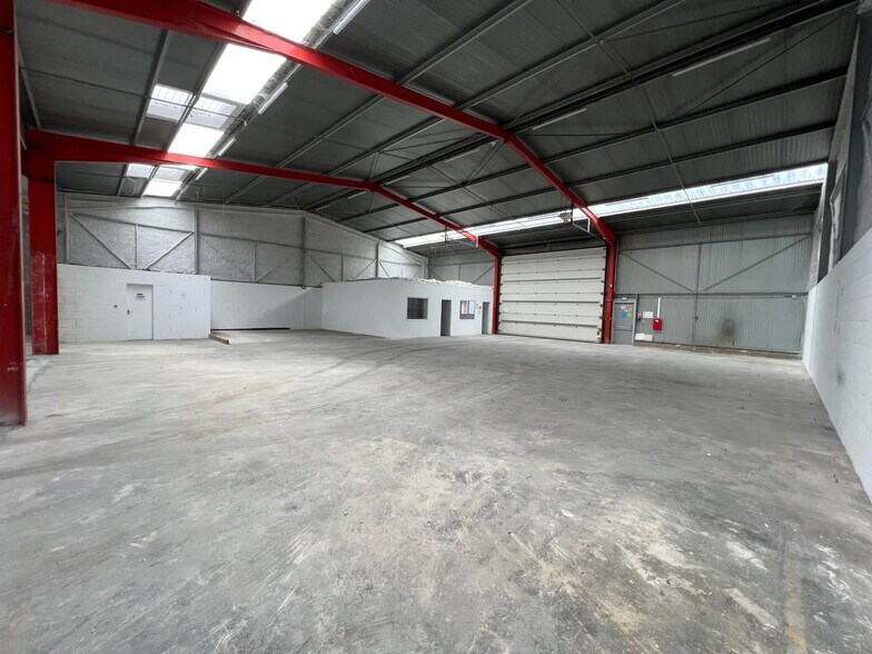 Industrial in Reims for lease - Interior Photo - Image 2 of 5