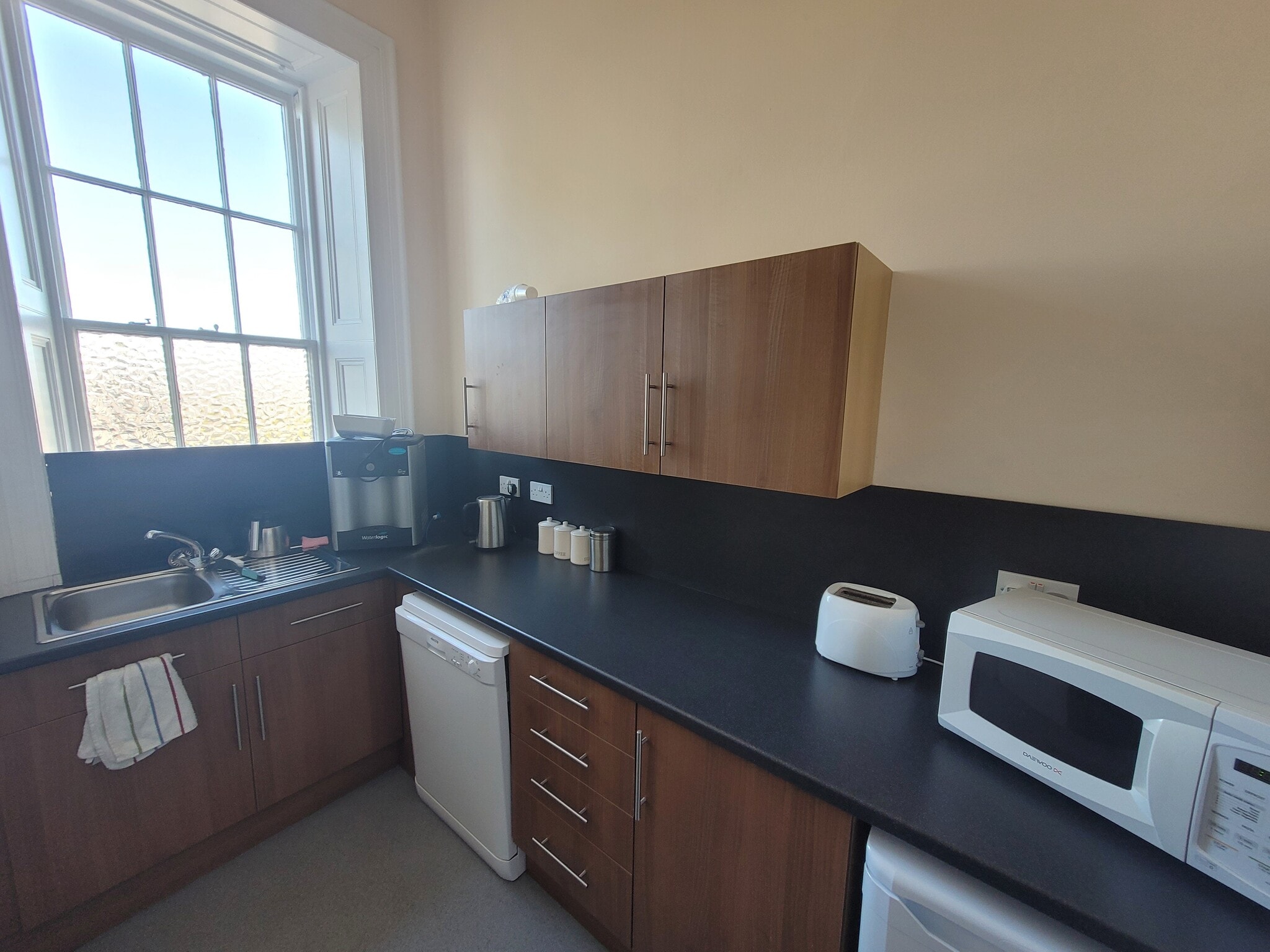 4 Albyn Ter, Aberdeen for lease Interior Photo- Image 1 of 3