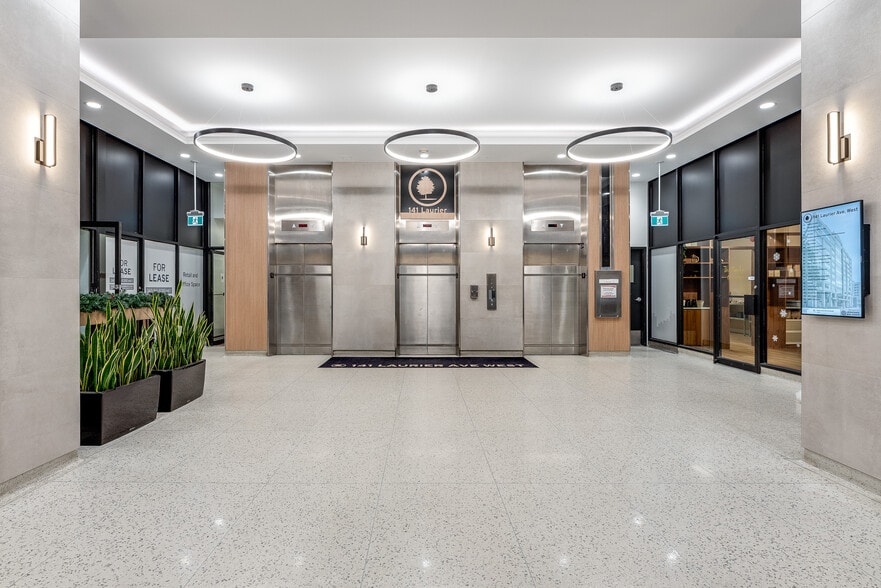 141 Laurier Ave W, Ottawa, ON for lease - Lobby - Image 3 of 10