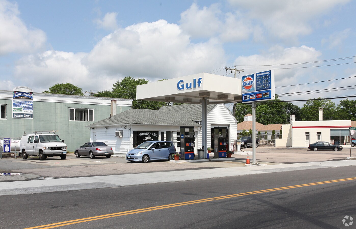 32 Broadway Ave, Mystic, CT 06355