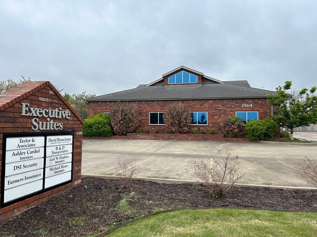 2964 W Huntsville Ave, Springdale, AR 72762