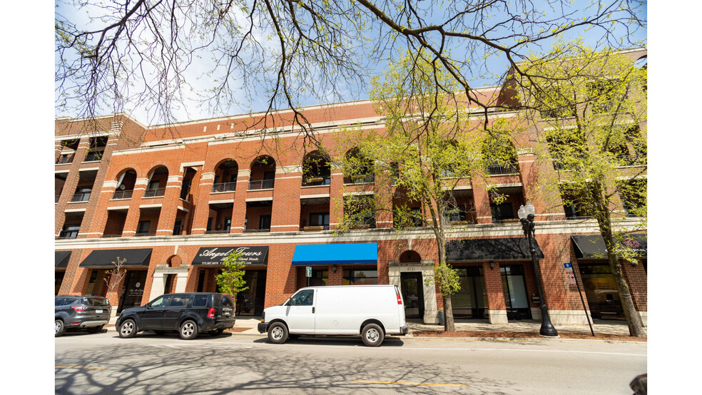 4717-4747 N Clark St, Chicago, IL for sale - Building Photo - Image 3 of 14