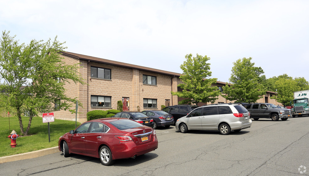 351 Spook Rock Rd, Suffern, NY for lease - Building Photo - Image 1 of 1