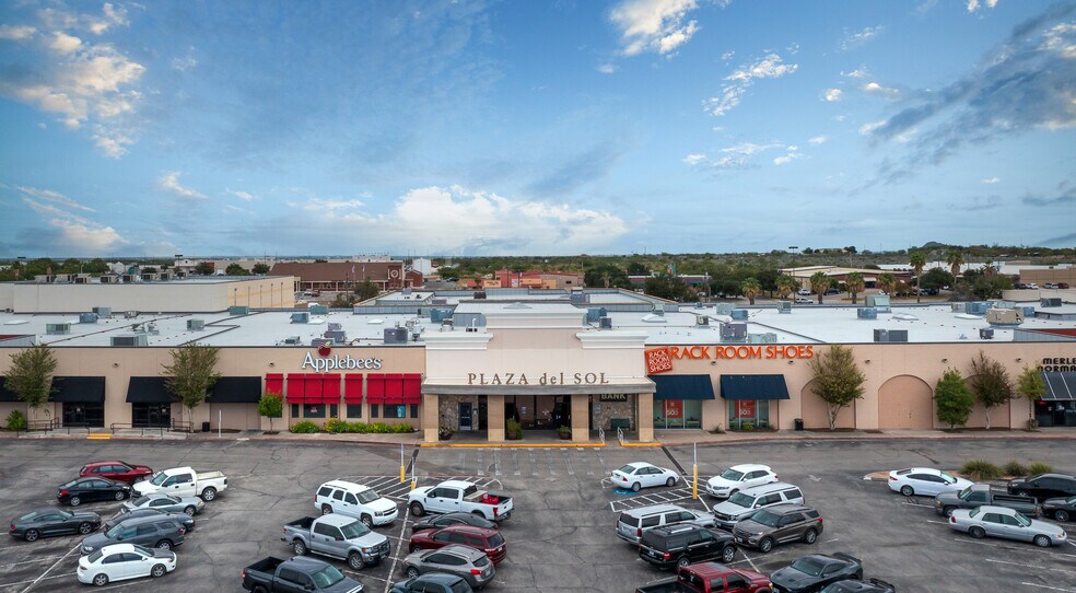 2205 Veterans Blvd, Del Rio, TX for lease - Building Photo - Image 2 of 12