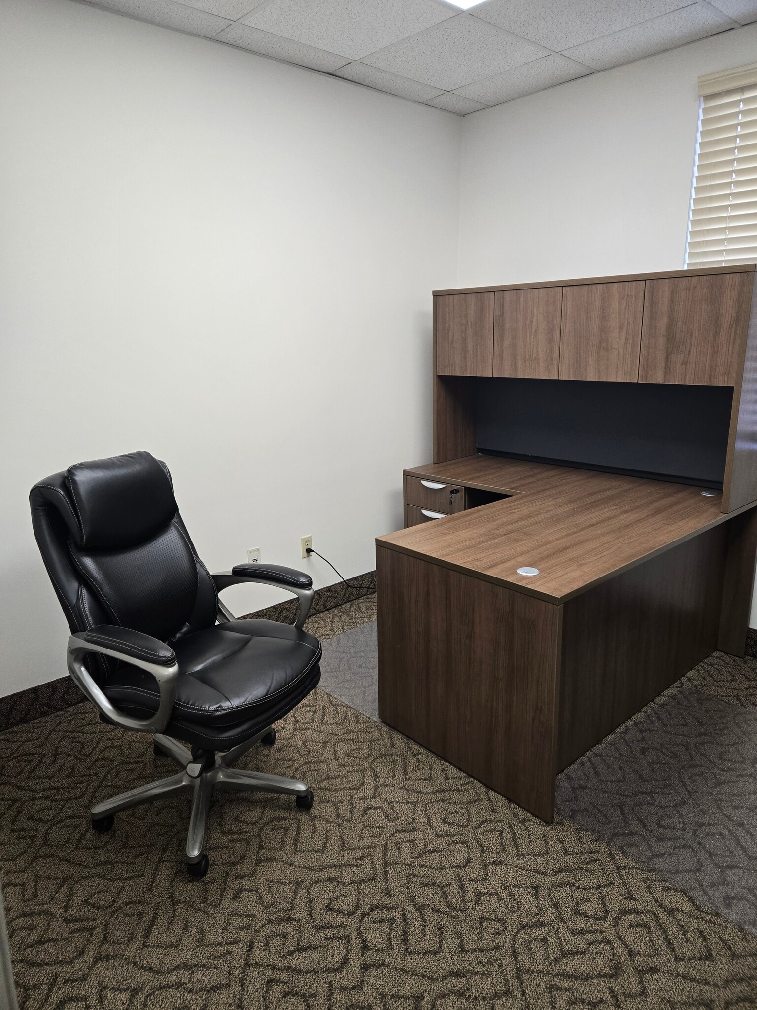 7815 101 Ave NW, Edmonton, AB for lease Interior Photo- Image 1 of 3