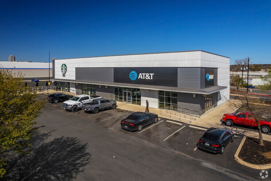 2639 NW Loop 410, San Antonio, TX for lease - Building Photo - Image 2 of 3