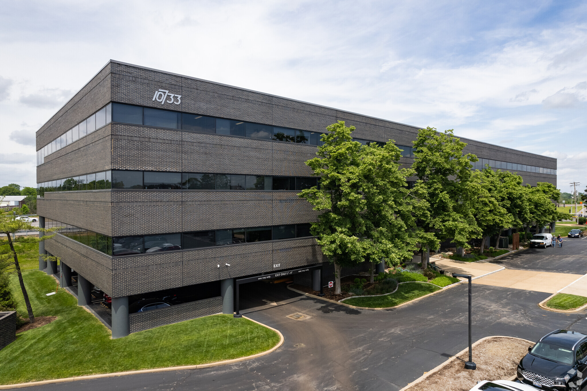 10733 Sunset Office Dr, Sunset Hills, MO for lease Building Photo- Image 1 of 5