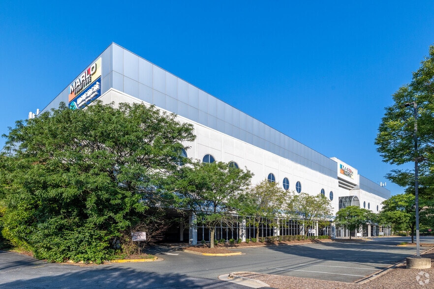 725 Rockville Pike, Rockville, MD for lease - Building Photo - Image 1 of 9