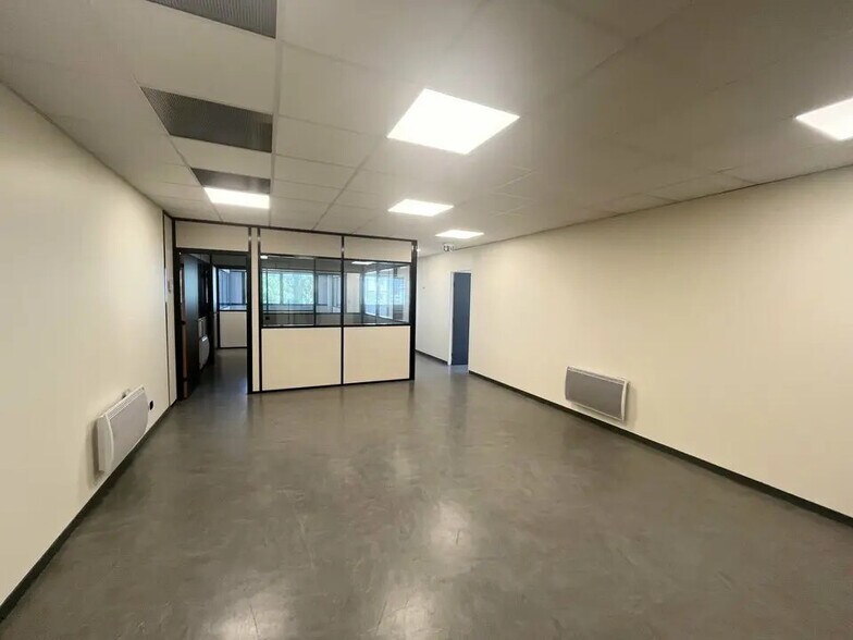 Office in Le Havre for lease - Interior Photo - Image 3 of 5