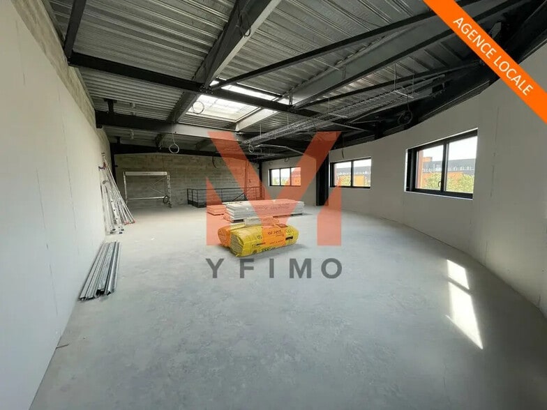 Office in Buchelay for sale - Interior Photo - Image 1 of 5