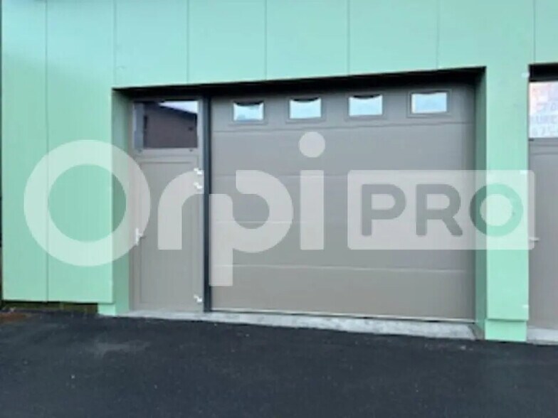 Flex in Civrieux for lease - Building Photo - Image 1 of 4