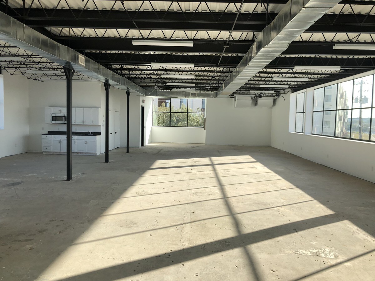 5815 Airport Blvd, Austin, TX 78752