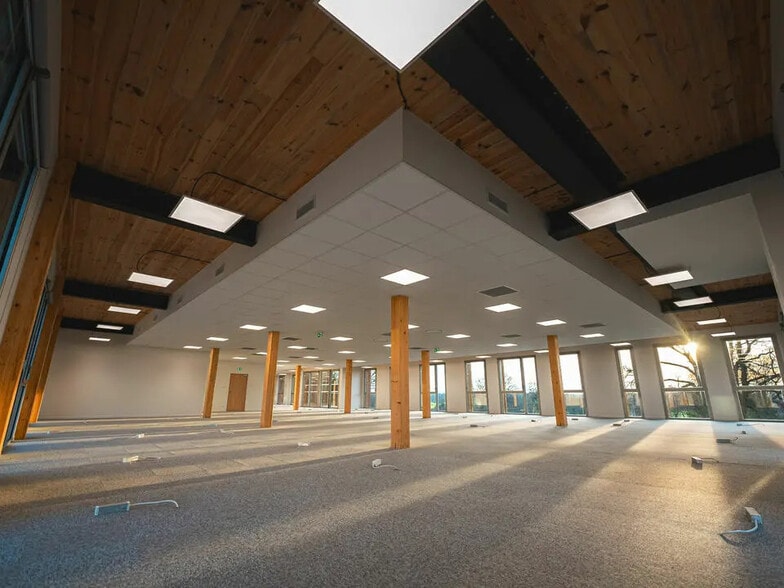 Office in Saint-Jacques-de-la-Lande for lease - Interior Photo - Image 2 of 3