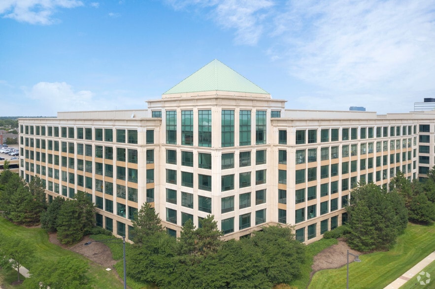 10 N Martingale Rd, Schaumburg, IL 60173 Woodfield Preserve I