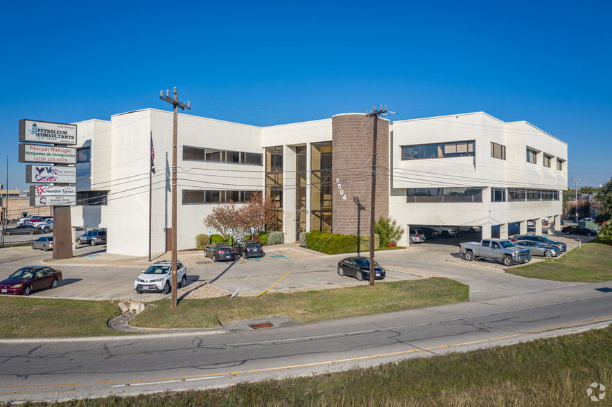 9504 N IH-35, San Antonio, TX for lease - Building Photo - Image 1 of 17