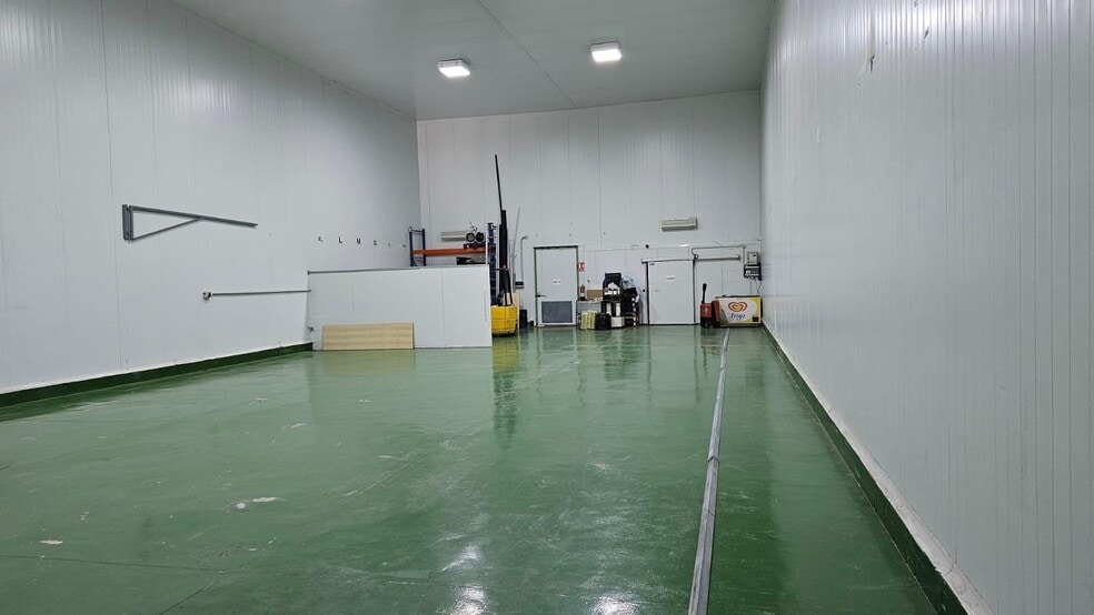 Industrial in Colmenar, Málaga for sale - Interior Photo - Image 1 of 6