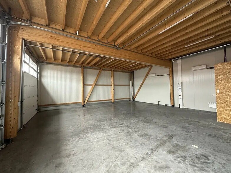 Flex in Entzheim for lease - Interior Photo - Image 3 of 7