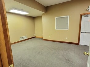 2652 Hidden Valley Rd, Pittsburgh, PA for sale Interior Photo- Image 2 of 7