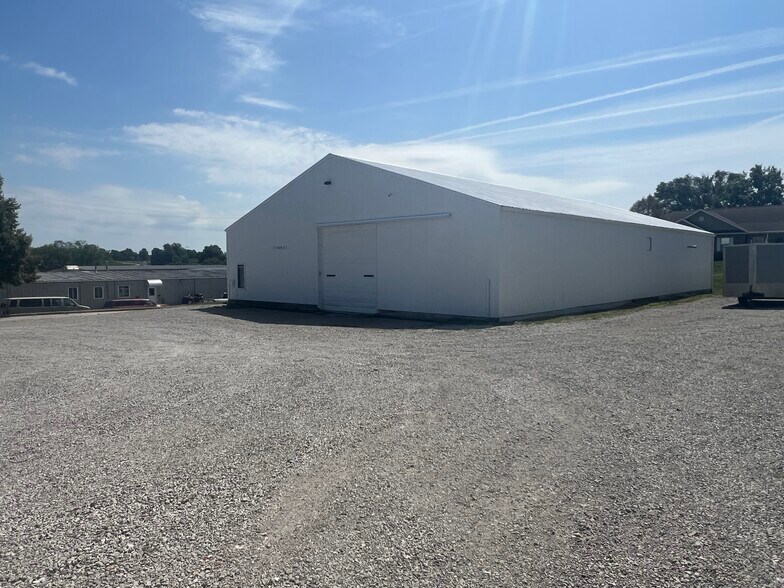 107 Vermeer Rd, Pella, IA for sale - Primary Photo - Image 1 of 1