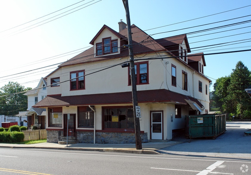 610-612 Lancaster Ave, Berwyn, PA for lease - Building Photo - Image 3 of 10