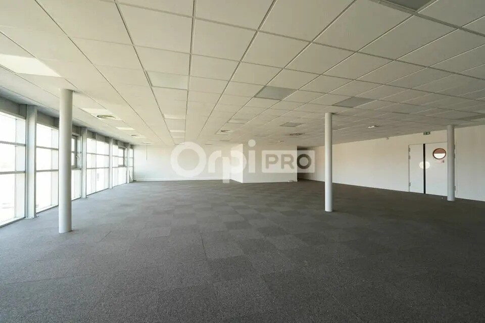 Office in OULLINS-PIERRE-BÉNITE for sale Building Photo- Image 1 of 13