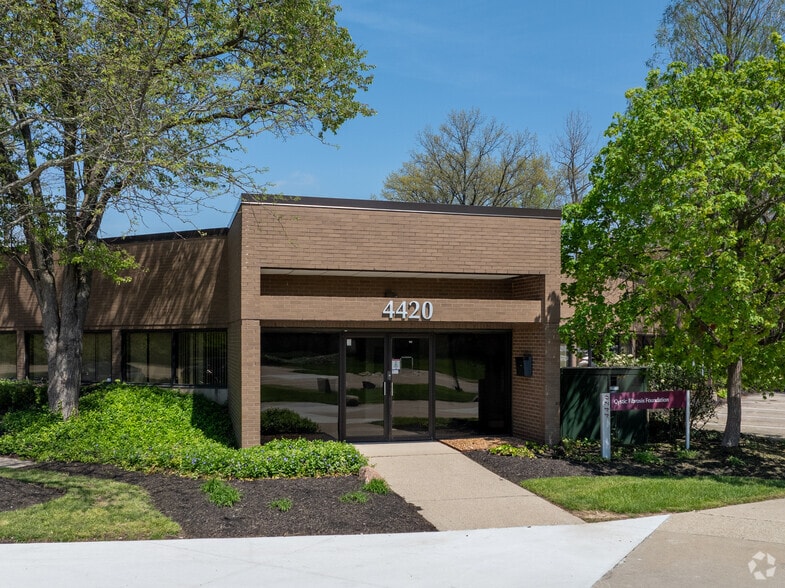 4420 & 4440 Carver Woods Dr portfolio of 2 properties for sale on LoopNet.com - Building Photo - Image 2 of 6