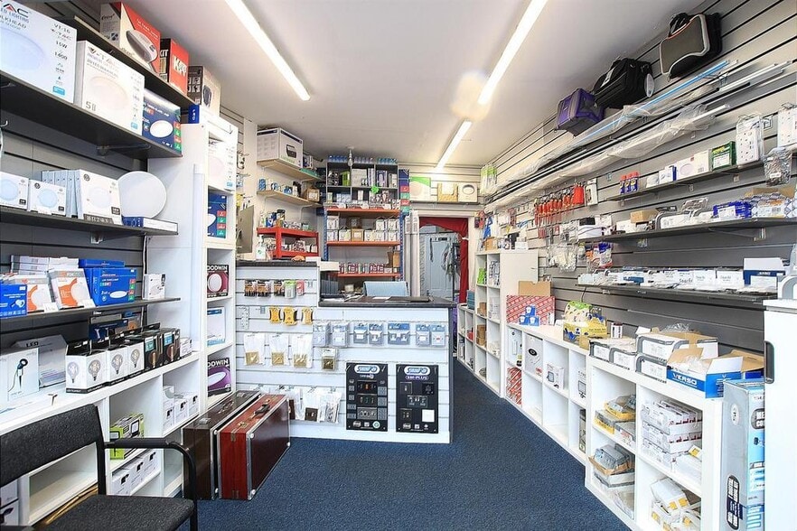 20A Spring Grove Rd, Hounslow for sale - Primary Photo - Image 2 of 12