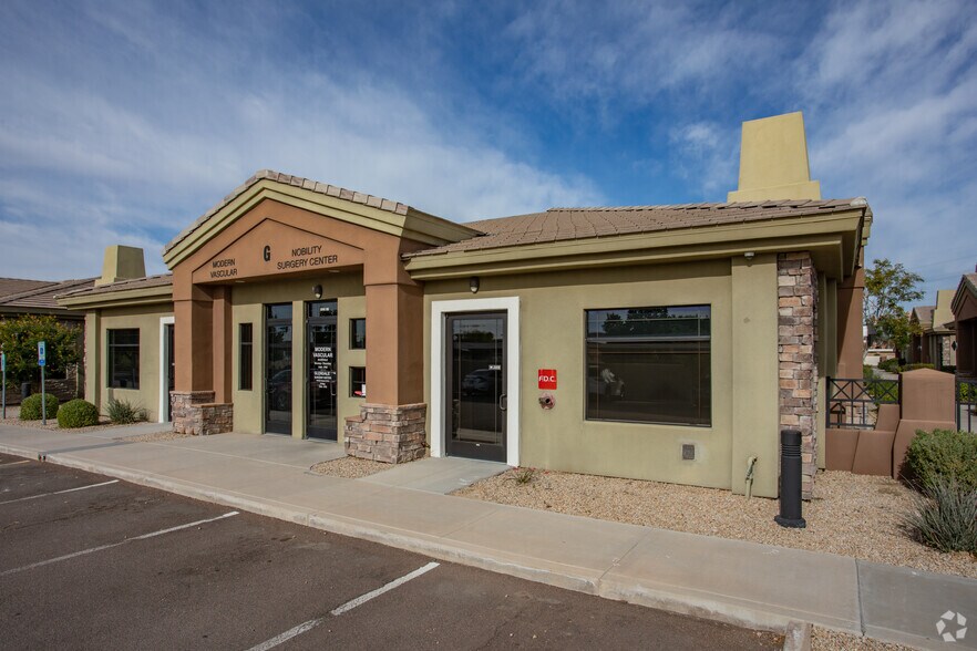 11851 N 51st Ave, Glendale, AZ for lease - Primary Photo - Image 1 of 13