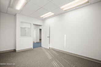 6 Oak St W, Greenwich, CT for lease Interior Photo- Image 1 of 2