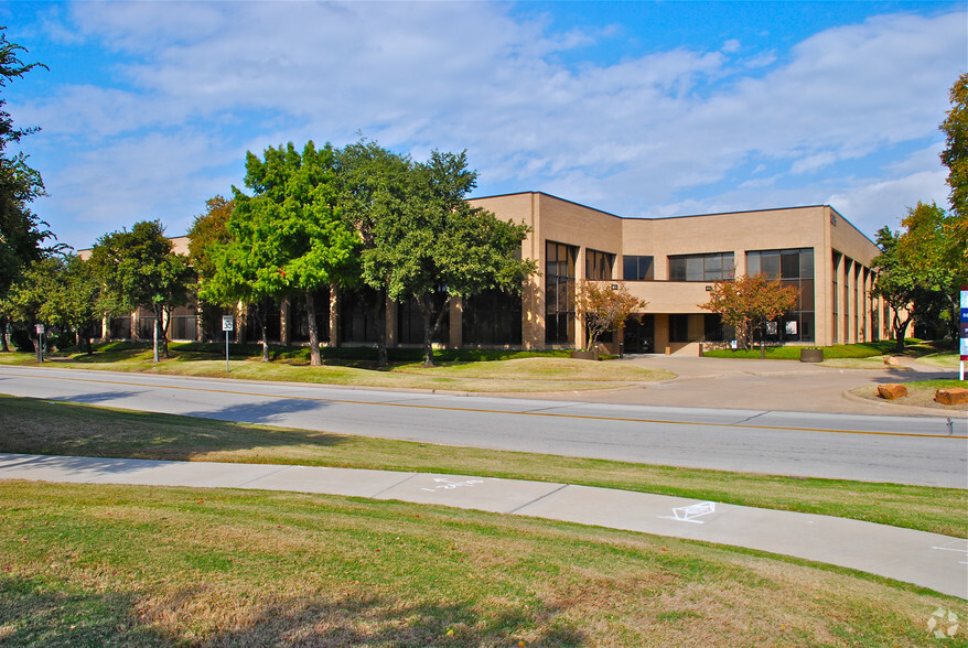 8615 Freeport Pky, Irving, TX for lease - Building Photo - Image 2 of 10