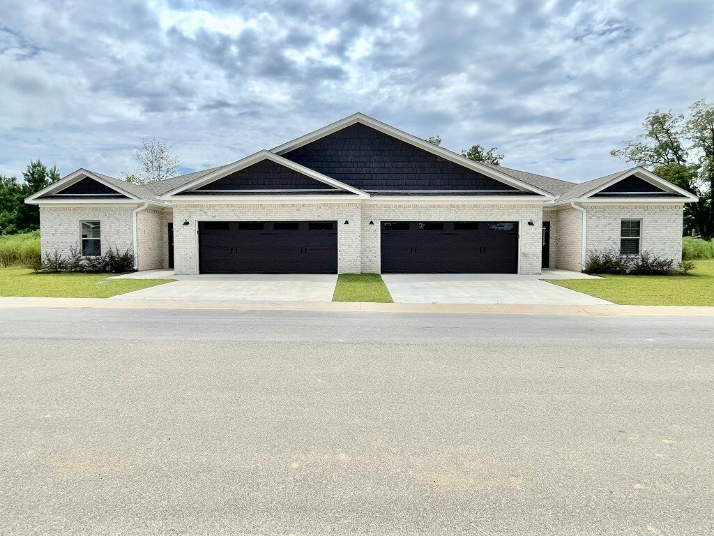 102104 Jennie Dr, Dothan, AL 36301