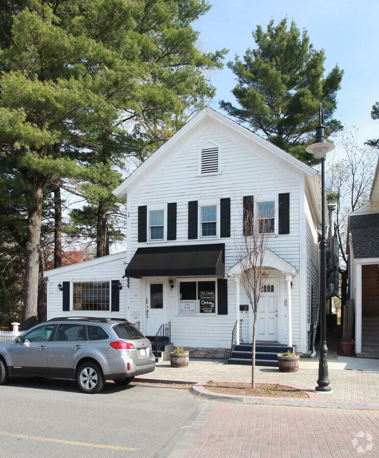 9 Franklin St, Lenox, MA 01240
