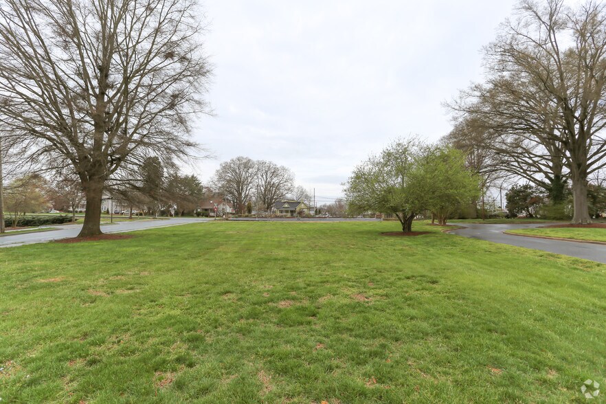 320 S Main St, Davidson, NC for sale - Primary Photo - Image 1 of 1