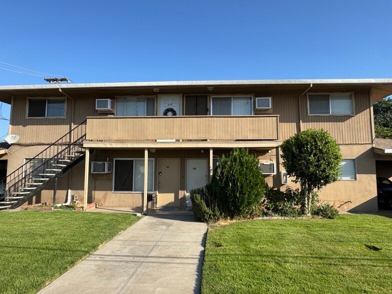 511 W Center St, Manteca, CA for sale - Primary Photo - Image 1 of 13