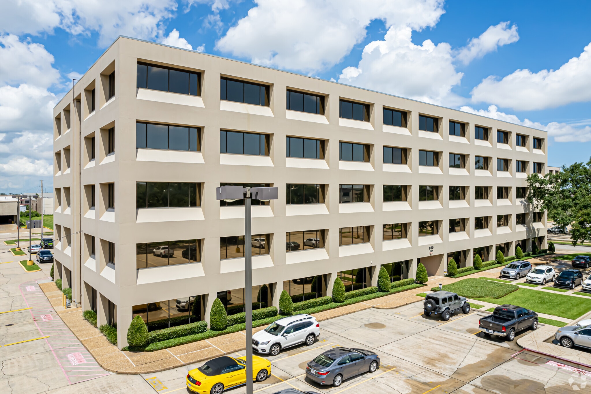 800 W Commerce Rd, New Orleans, LA for lease Primary Photo- Image 1 of 6