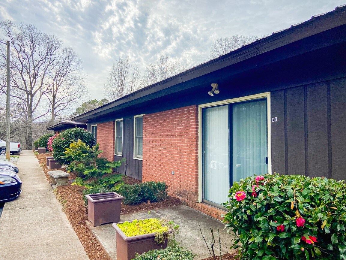 20 Viewmont St, Tryon, NC 28782 Viewmont Apartments