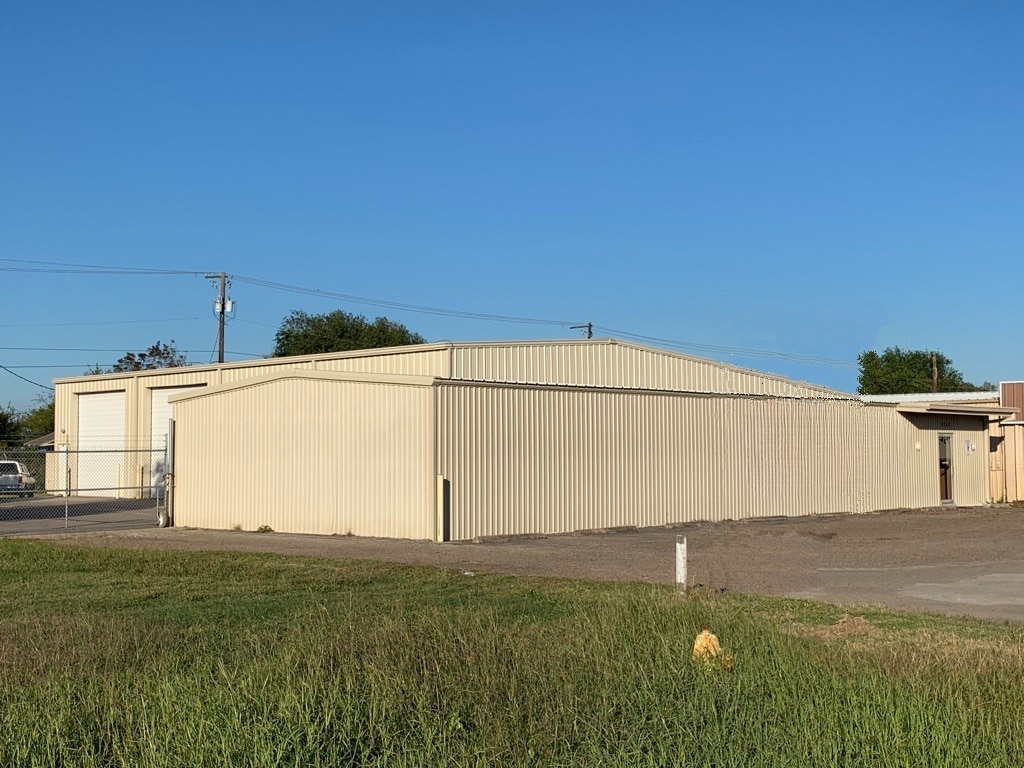 5562 Leopard St, Corpus Christi, TX for lease Interior Photo- Image 1 of 11