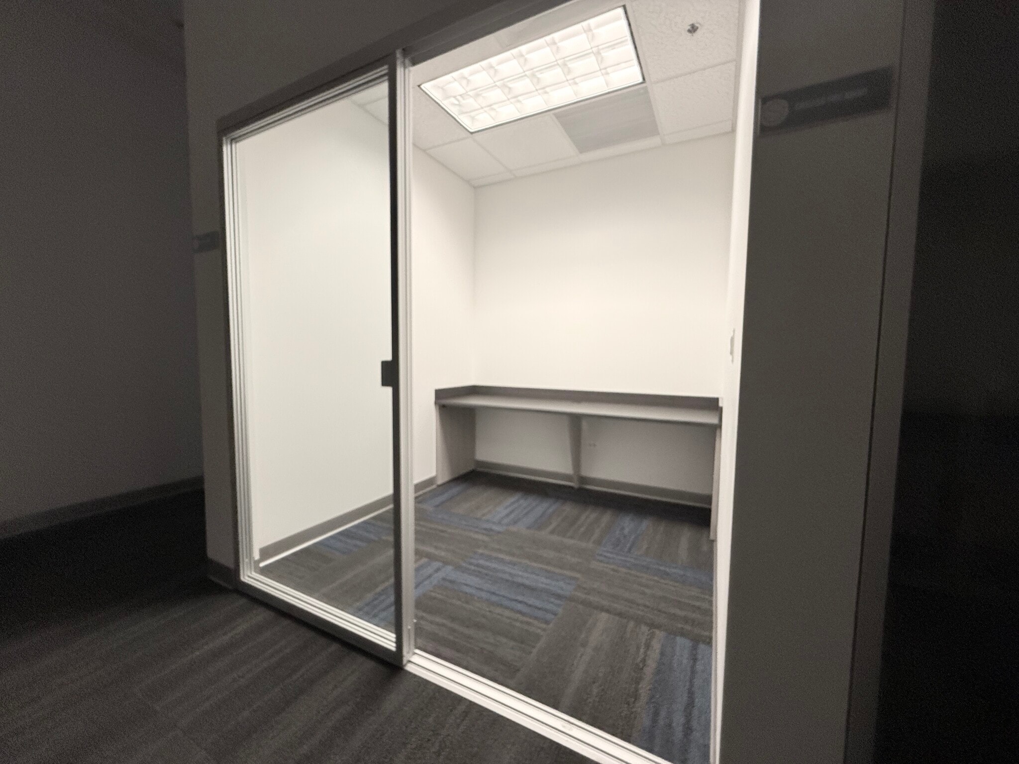 2150 Point Blvd, Elgin, IL for lease Building Photo- Image 1 of 9