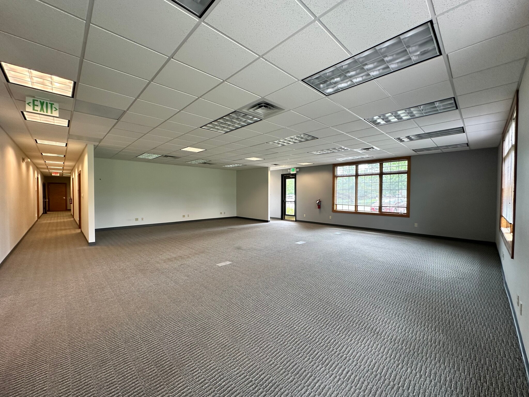 901 Chestnut Hills Pky, Fort Wayne, IN for sale Interior Photo- Image 1 of 10