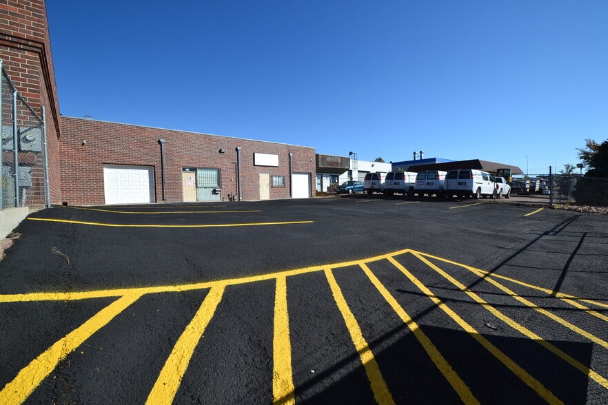 325 Delaware Dr, Colorado Springs, CO for lease - Building Photo - Image 3 of 15