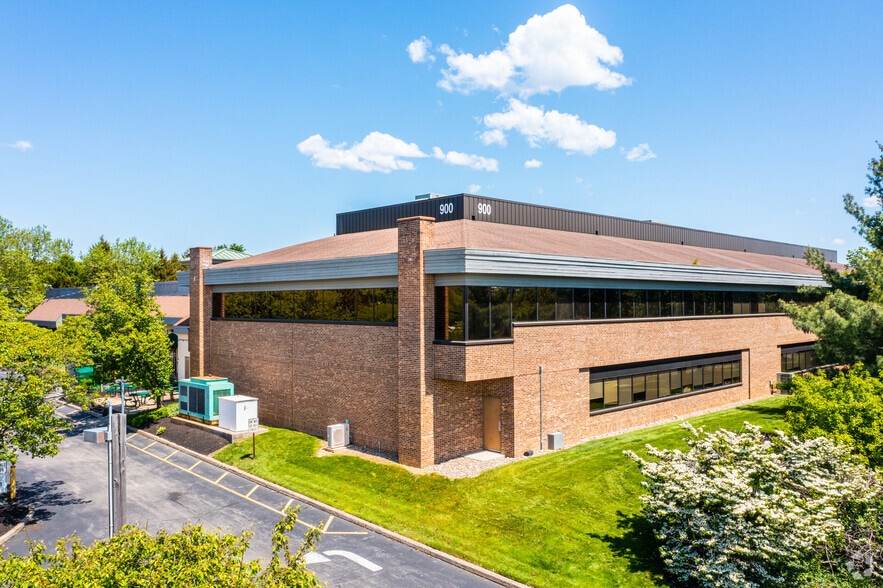 900 Business Center Dr, Horsham Township, PA for lease - Building Photo - Image 3 of 6