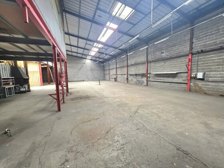 Industrial in Antibes for sale - Interior Photo - Image 2 of 11