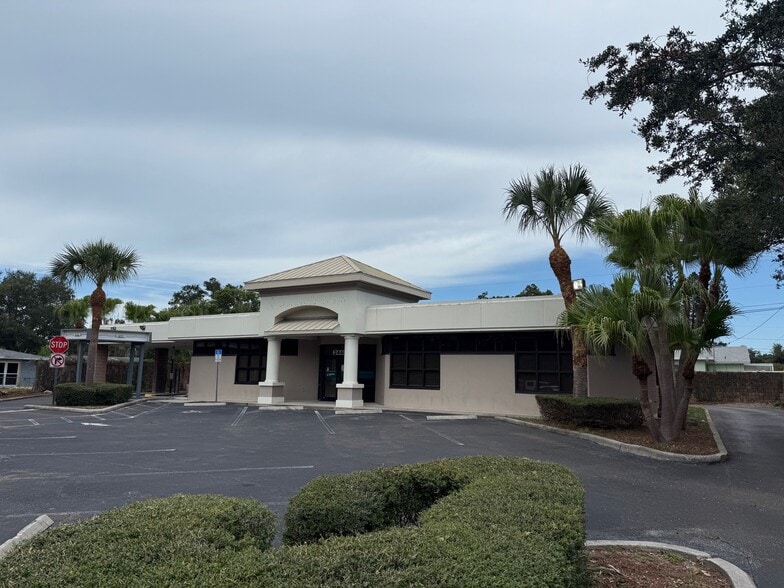 2440 Sunset Point Rd, Clearwater, FL for lease - Building Photo - Image 1 of 20