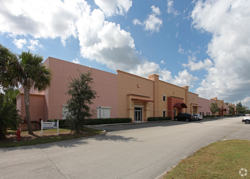 801-821 S Kings Hwy, Fort Pierce, FL for lease - Building Photo - Image 1 of 9