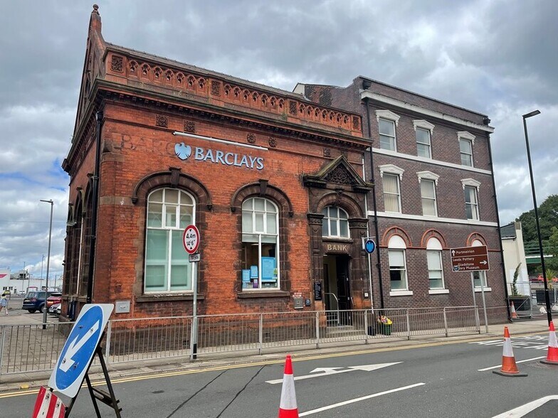 8-10 The Strand, Stoke On Trent for lease - Primary Photo - Image 1 of 2
