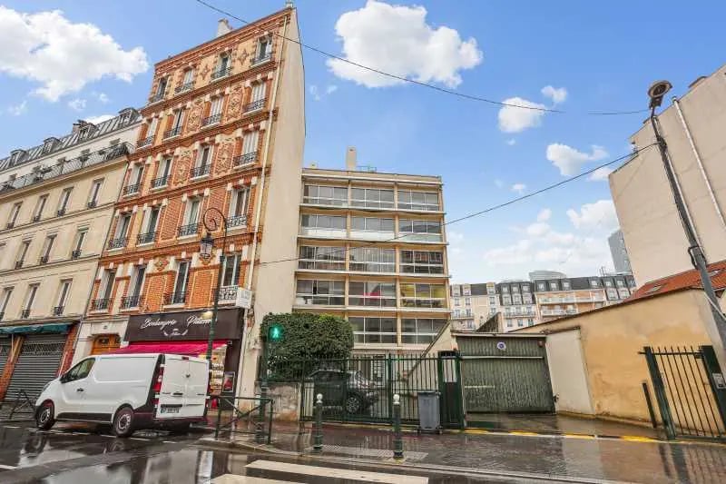 Office in Puteaux for lease - Building Photo - Image 1 of 4