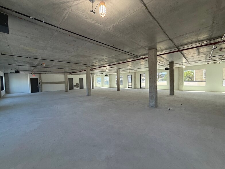 206 Ditmas Ave, Brooklyn, NY for lease - Building Photo - Image 2 of 9