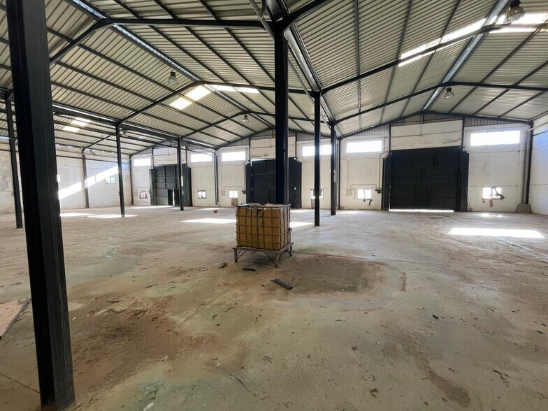 Industrial in Cáceres for lease - Building Photo - Image 2 of 5