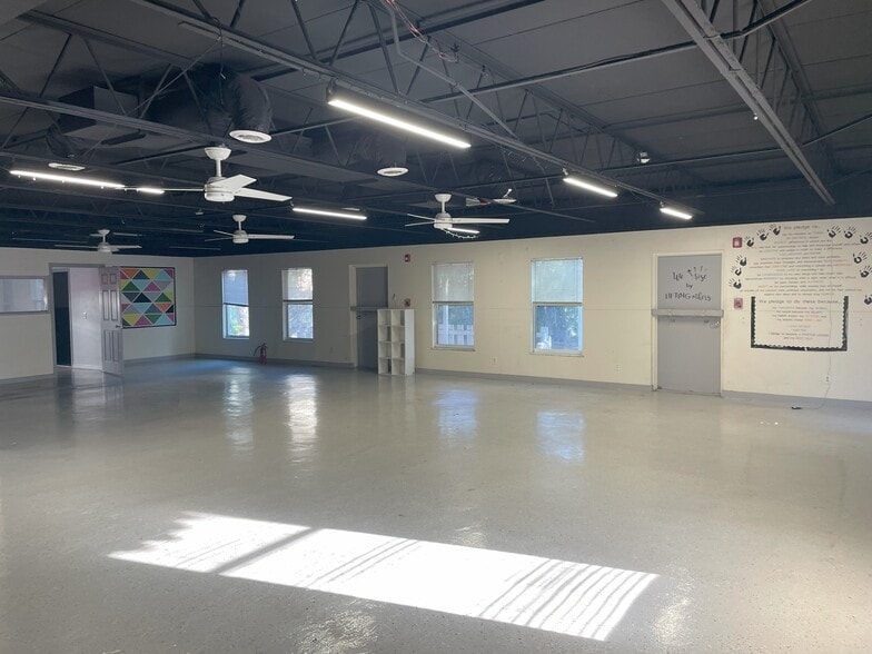 1847 1st Ave N, Saint Petersburg, FL for lease - Interior Photo - Image 2 of 11